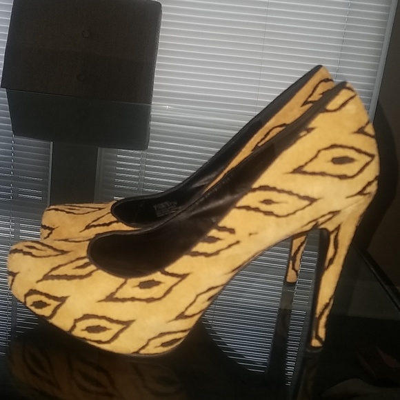 BCBGeneration animal print heels - Picture 4 of 5